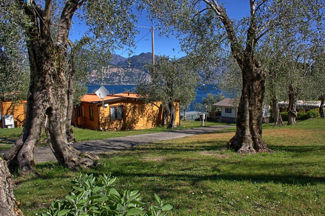 Monja Camping Village Brenzone sul Garda Luaran gambar