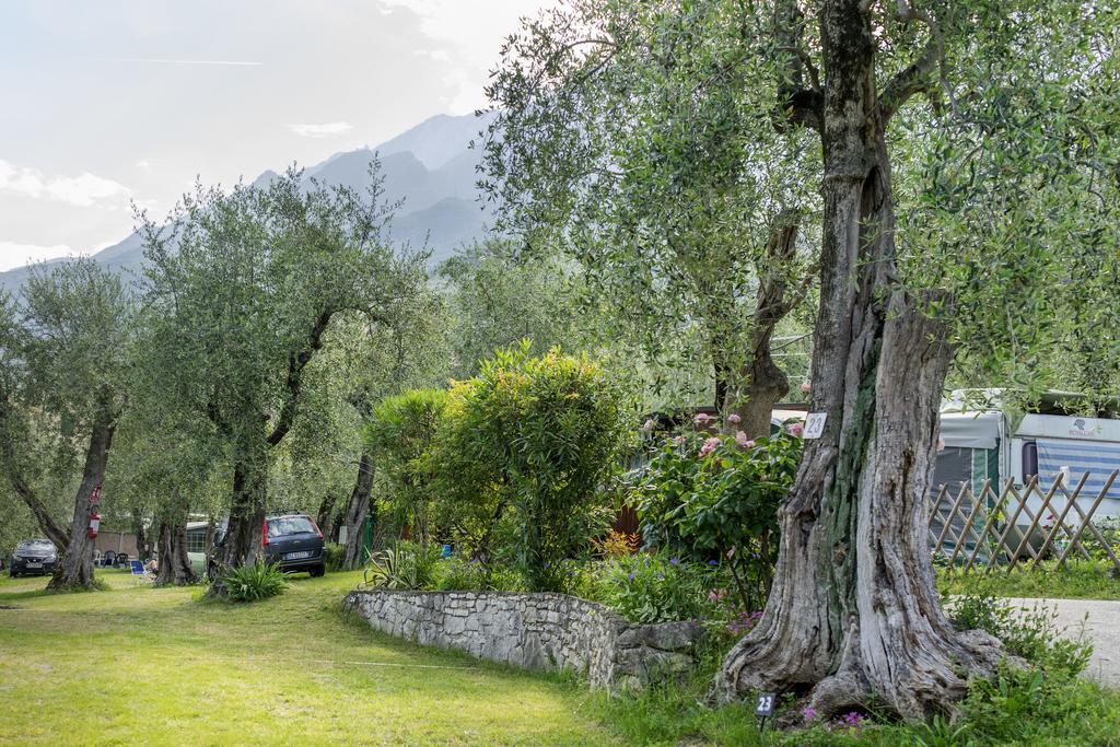 Monja Camping Village Brenzone sul Garda Luaran gambar