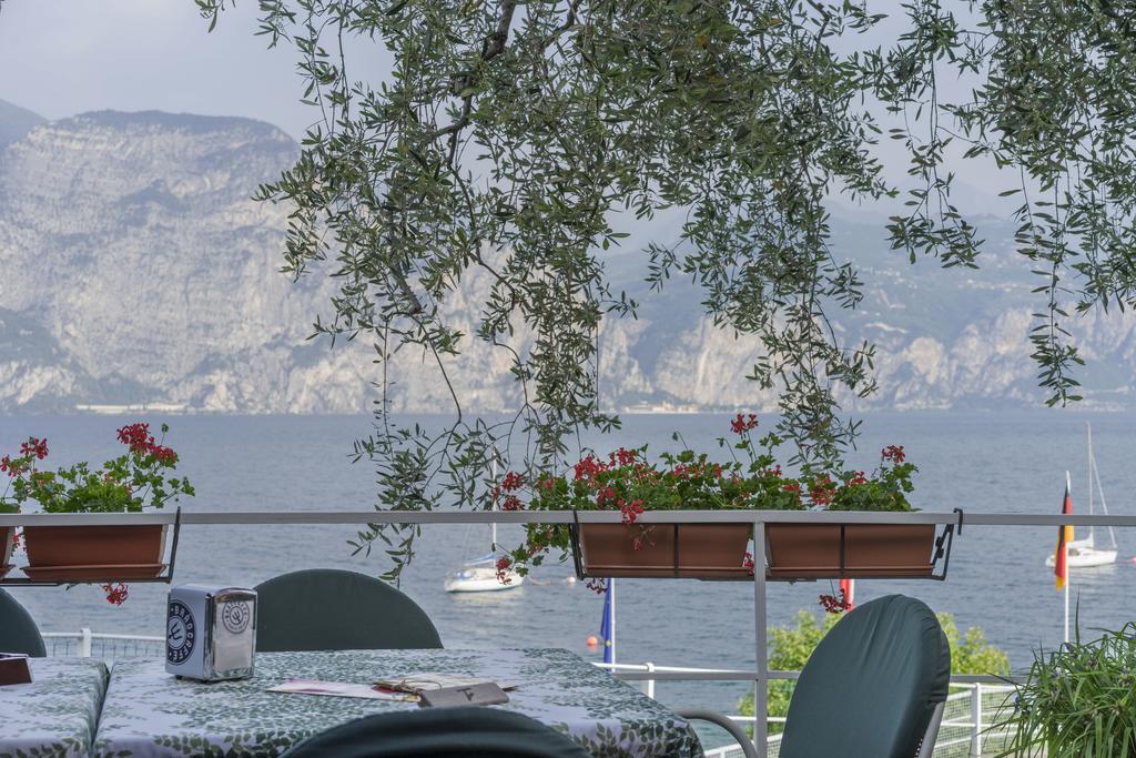 Monja Camping Village Brenzone sul Garda Luaran gambar