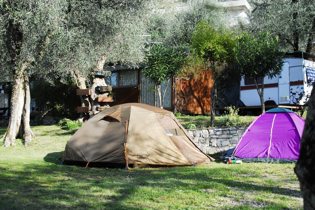 Monja Camping Village Brenzone sul Garda Luaran gambar