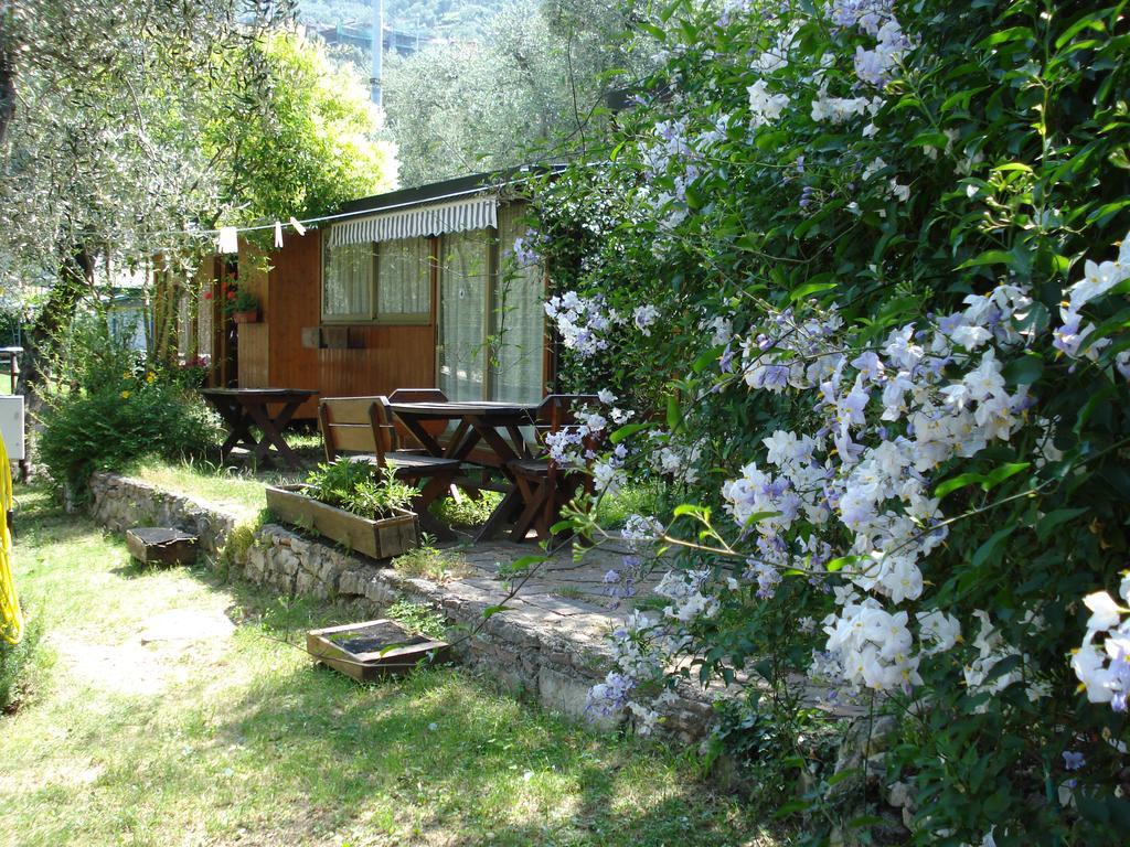 Monja Camping Village Brenzone sul Garda Luaran gambar